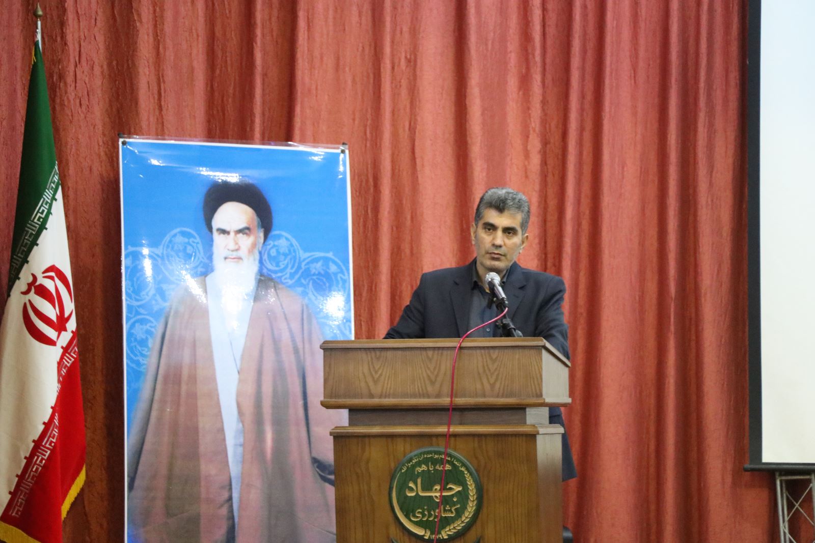 رئیس سازمان جهاد کشاورزی گیلان عنوان کرد: توسعه مراکز خدمات کشاورزی گیلان در بخش های دام، طیور و شیلات